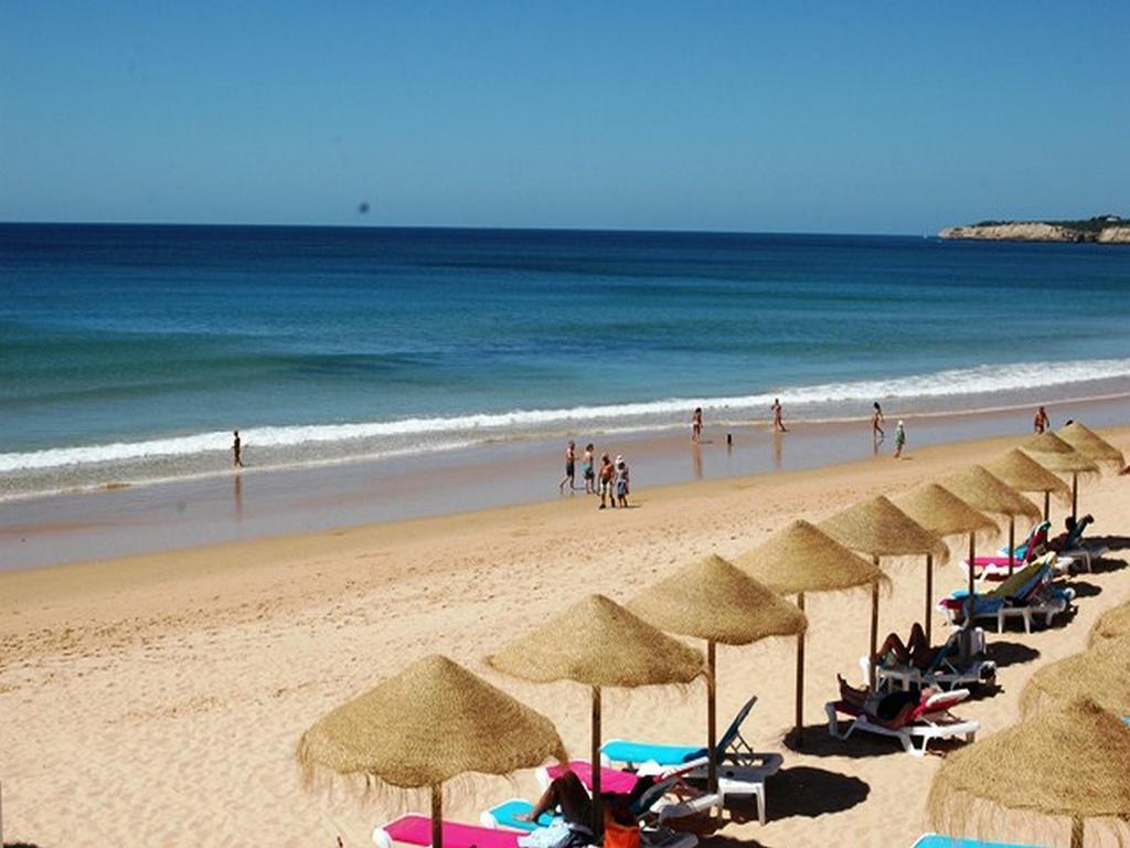 Apartamento Pe Na Areia, Armacao De Pera Bagian luar foto